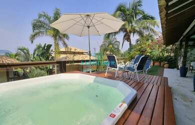 Imagem: A casa em condomínio possui 5 Dormitórios, 5 Banheiros, 4