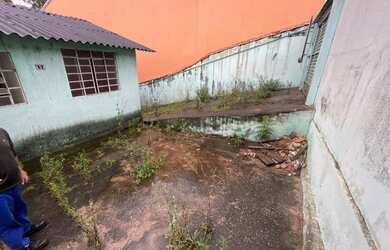 Imagem: A casa possui 2 Dormitórios, 2 Banheiros, 2 Vagas na garagem