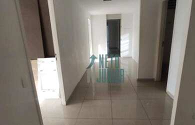 Imagem: O depósito possui 4 Vagas na garagem e 220m² de Área e está