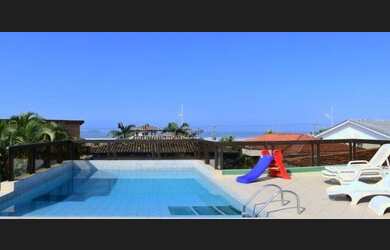 Imagem: A casa possui 4 Dormitórios, 5 Banheiros, 4 Vagas na garagem