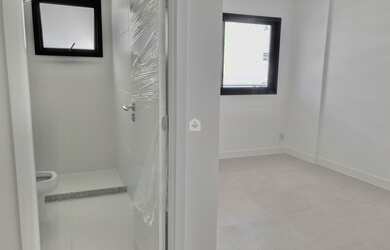 Imagem: O apartamento possui 3 Dormitórios, 1 Banheiro, 2 Vagas na