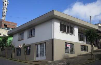 Imagem: A casa possui 5 Dormitórios, 4 Banheiros, 2 Vagas na garagem