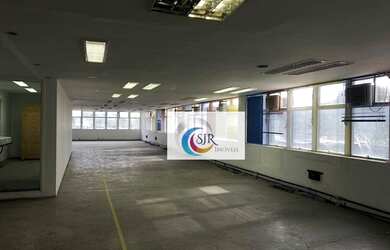 Imagem: O depósito possui 3 Vagas na garagem, 448m² de Área e está