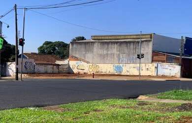 Imagem: O terreno possui 320m² de Área e está localizado em Leonor