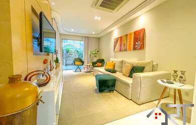 Imagem: A casa possui 4 Dormitórios, 3 Banheiros, 4 Vagas na garagem