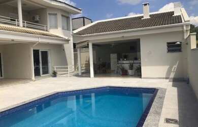 Imagem: A casa em condomínio possui 5 Dormitórios, 5 Banheiros, 4