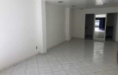 Imagem: O depósito possui 35m² de Área e está localizado em Sion