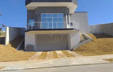 Imagem: A casa em condomínio possui 2 Dormitórios, 5 Banheiros, 4