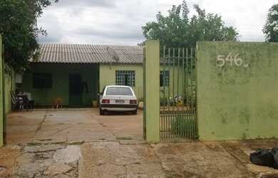 Imagem: A casa à venda possui 2 Dormitórios, 1 Banheiro, 3 Vagas na