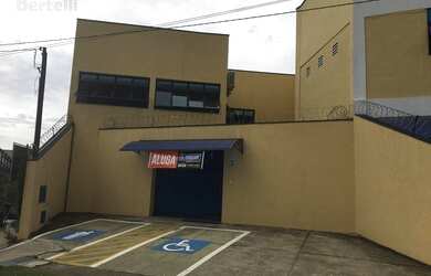 Imagem: O depósito possui 3 Vagas na garagem, 320m² de Área e está