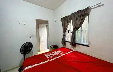 Imagem: A casa possui 1 Dormitório, 1 Banheiro, 1 Vaga na garagem