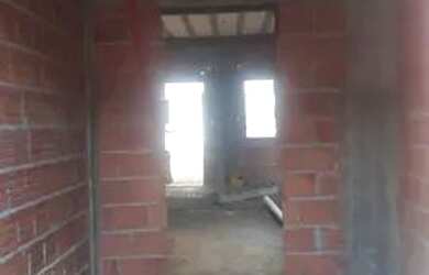 Imagem: A casa possui 3 Dormitórios, 3 Banheiros, 2 Vagas na garagem