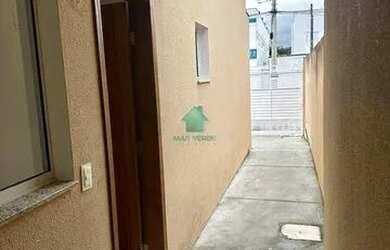 Imagem: A casa possui 2 Dormitórios, 1 Banheiro, 2 Vagas na garagem