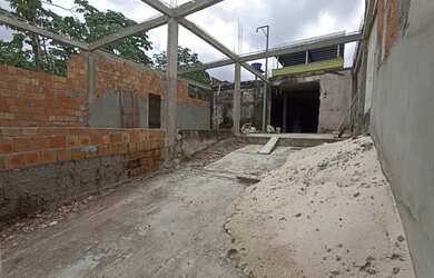 Imagem: O terreno e possui Dormitórios, Suítes, Banheiros, 300-0m²