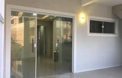 Imagem: A casa possui 2 Dormitórios, 1 Banheiro e está localizado