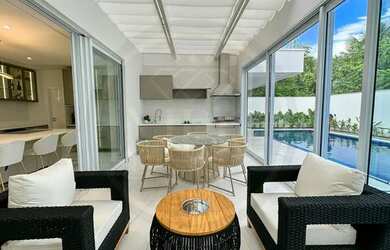 Imagem 6: Belíssima Casa na Ponta Negra/Energia solar/Cinema/Academia/Sauna/Adega/Novinha e Mobiliad