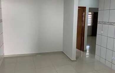 Imagem: A casa possui 2 Dormitórios, 1 Banheiro, 1 Vaga na garagem