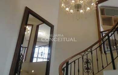 Imagem: A casa em condomínio possui 4 Dormitórios, 5 Banheiros, 2