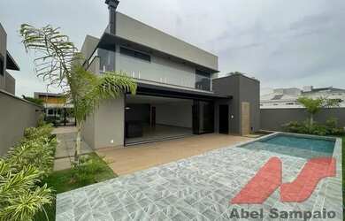 Imagem: A casa possui 3 Dormitórios, 4 Banheiros, 2 Vagas na garagem