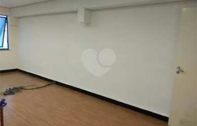 Imagem: O depósito possui 1 Vaga na garagem, 45m² de Área e está