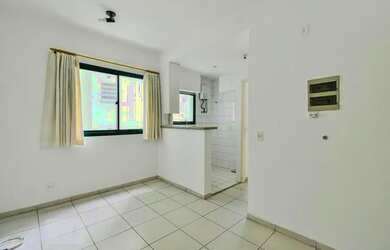 Imagem: O apartamento possui 1 Dormitório, 1 Banheiro, 1 Vaga na garagem