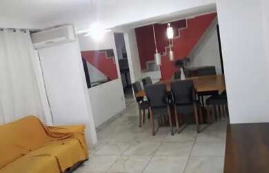 Imagem: A casa possui 4 Dormitórios, 3 Banheiros, 1 Vaga na garagem