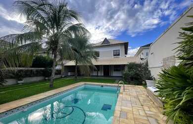 Imagem: A casa em condomínio possui 4 Dormitórios, 5 Banheiros, 4