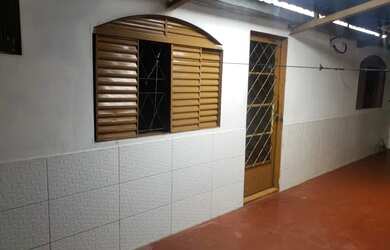 Imagem: A casa possui 1 Dormitório, 1 Banheiro e está localizado