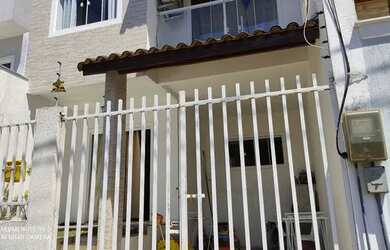 Imagem: A casa possui 2 Dormitórios, 3 Banheiros, 1 Vaga na garagem