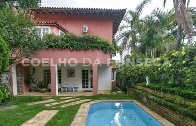 Imagem: A casa possui 3 Dormitórios, 5 Banheiros, 2 Vagas na garagem