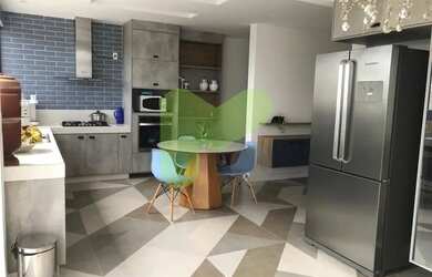 Imagem: A casa possui 4 Dormitórios, 4 Banheiros, 2 Vagas na garagem