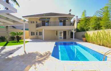 Imagem: A casa em condomínio possui 4 Dormitórios, 5 Banheiros, 5