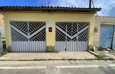 Imagem: A casa possui 3 Dormitórios, 2 Banheiros, 2 Vagas na garagem