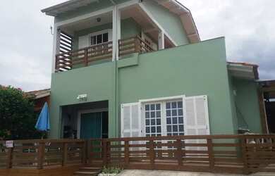 Imagem: A casa possui 5 Dormitórios, 3 Banheiros, 80m² de Área e