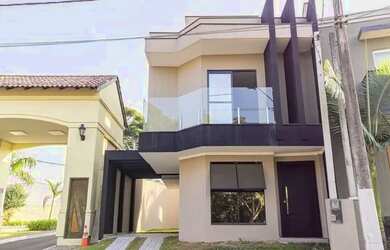 Imagem: A casa possui 3 Dormitórios, 5 Banheiros, 3 Vagas na garagem