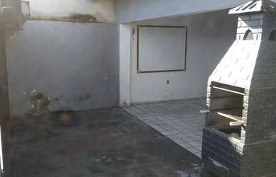 Imagem: A casa possui 3 Dormitórios, 3 Banheiros, 1 Vaga na garagem