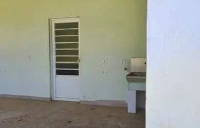 Imagem: A casa possui 2 Dormitórios, 2 Banheiros, 4 Vagas na garagem