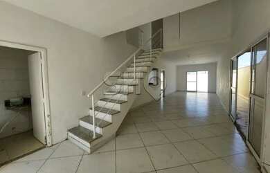 Imagem: A casa em condomínio possui 4 Dormitórios, 5 Banheiros, 3