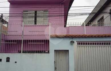 Imagem: A casa possui 3 Dormitórios, 2 Banheiros, 3 Vagas na garagem