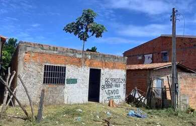 Imagem: A casa possui 2 Dormitórios, 2 Banheiros e está localizado