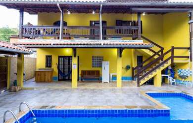 Imagem: A casa possui 3 Dormitórios, 2 Banheiros, 1 Vaga na garagem