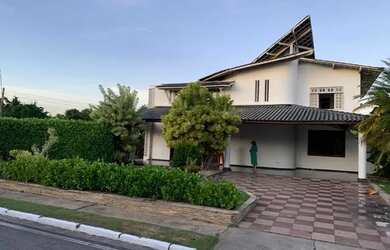 Imagem: A casa possui 4 Dormitórios, 3 Banheiros, 3 Vagas na garagem