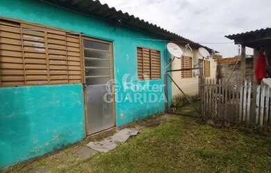 Imagem: A casa possui 4 Dormitórios, 1 Banheiro, 4 Vagas na garagem