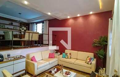 Imagem: A casa possui 4 Dormitórios, 4 Banheiros, 2 Vagas na garagem