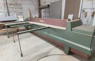 Imagem: O depósito possui 3 Vagas na garagem, 350m² de Área e está