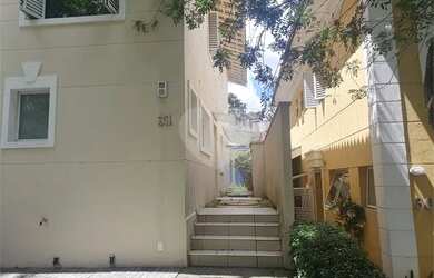 Imagem: A casa em condomínio possui 3 Dormitórios, 3 Banheiros, 2