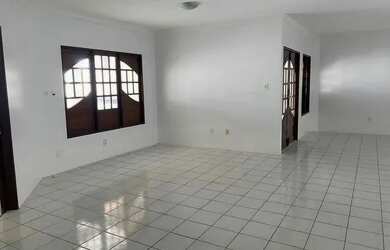 Imagem: A casa possui 2 Dormitórios, 2 Banheiros e 100m² de Área