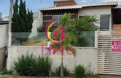 Imagem: A casa possui 2 Dormitórios, 1 Banheiro, 1 Vaga na garagem