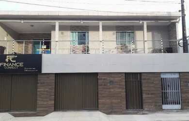 Imagem: A casa possui 3 Dormitórios, 2 Banheiros, 1 Vaga na garagem