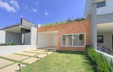 Imagem: A casa em condomínio possui 3 Dormitórios, 2 Banheiros, 4